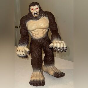 Maidenhead BigFoot 2015 Animal Planet Toys R US 16” Sasquatch Action Figure